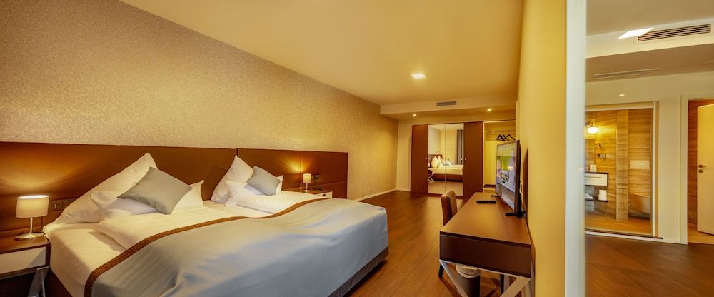 Trip Inn Conference Hotel & Suites Premium Suite, 2 Bedrooms, Balcony 3