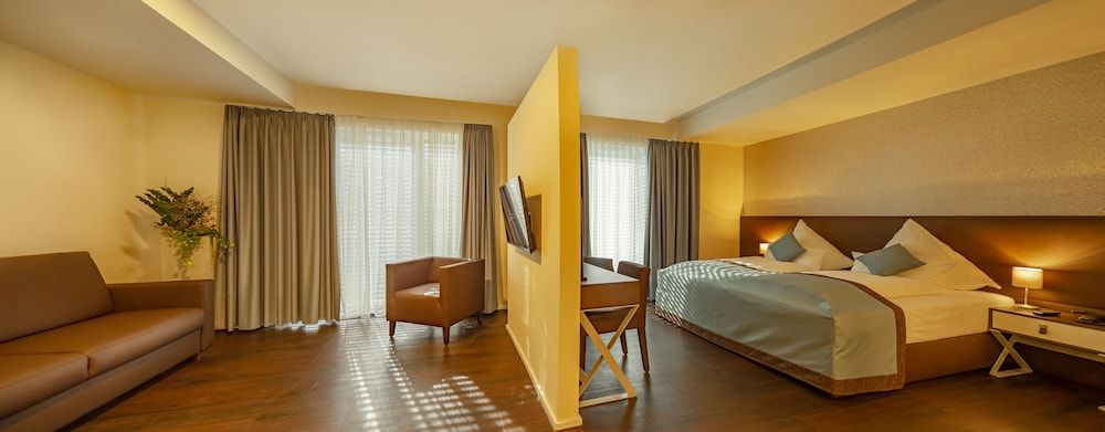 Trip Inn Conference Hotel & Suites Premium Suite, 2 Bedrooms, Balcony 4