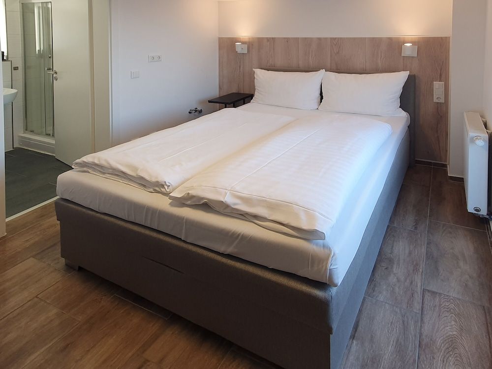 Rheinmetropole Hotel Double Room 6