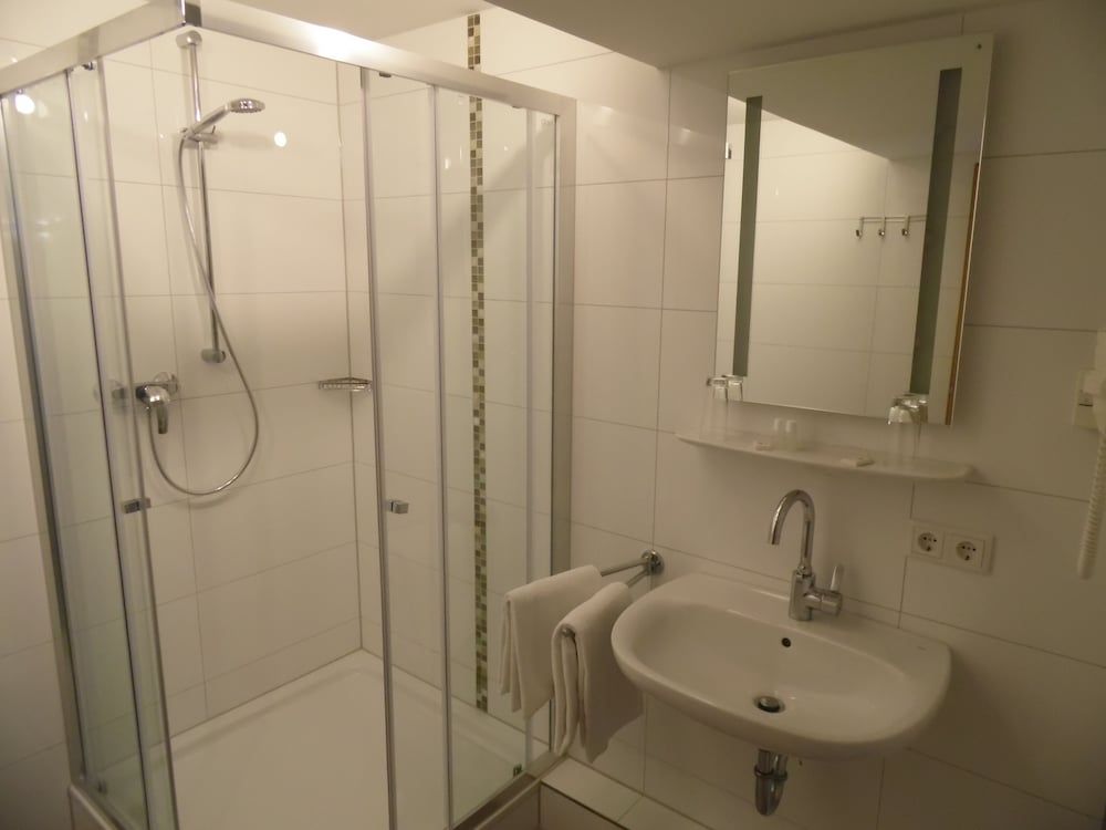 Rheinmetropole Hotel Double Room 18