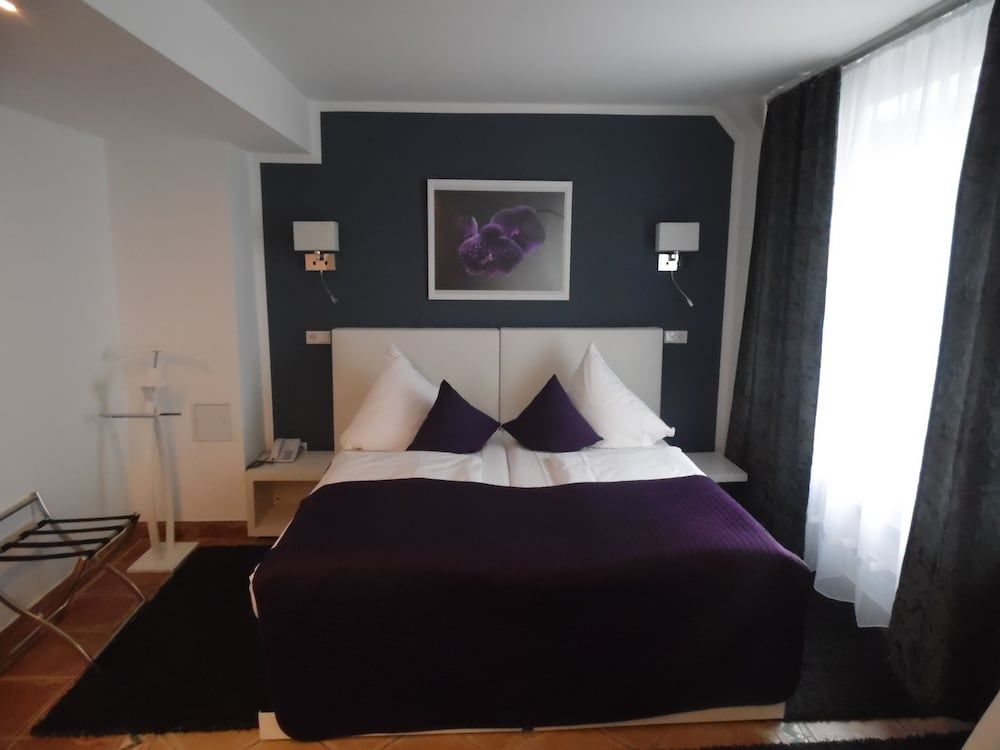 Rheinmetropole Hotel Double Room 10
