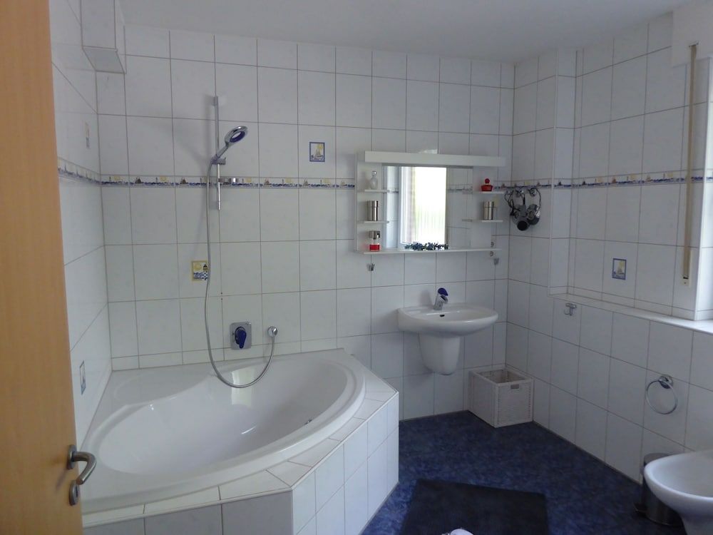 Hotel Am Sportpark Deluxe Apartment, 1 Bedroom, Kitchen, Courtyard View 9