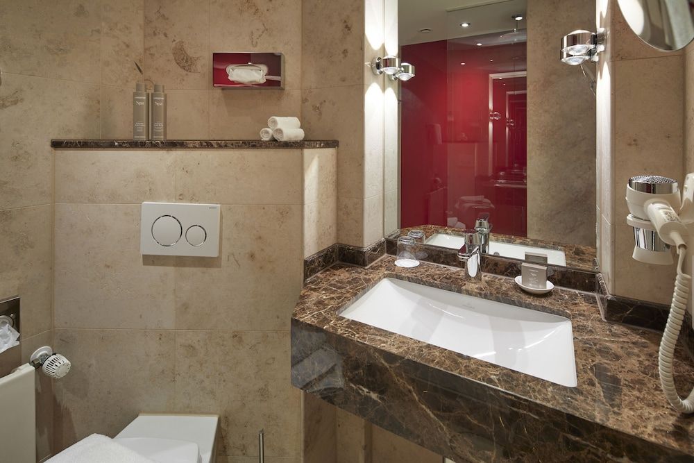 Parkhotel Pforzheim Classic Room, 1 Queen Bed 4