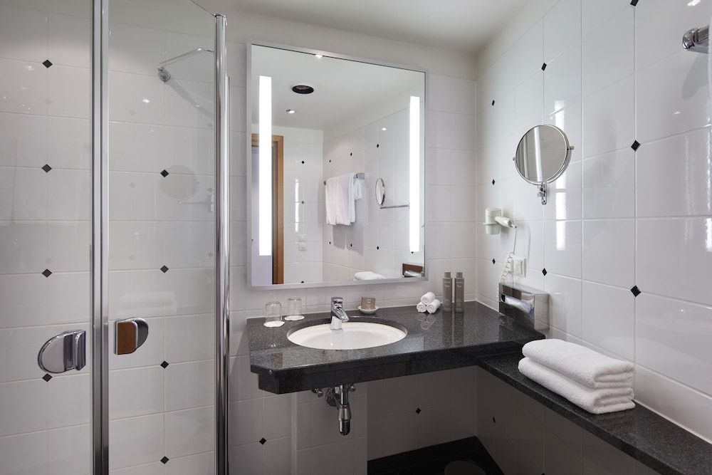 Parkhotel Pforzheim Classic Twin Room 3