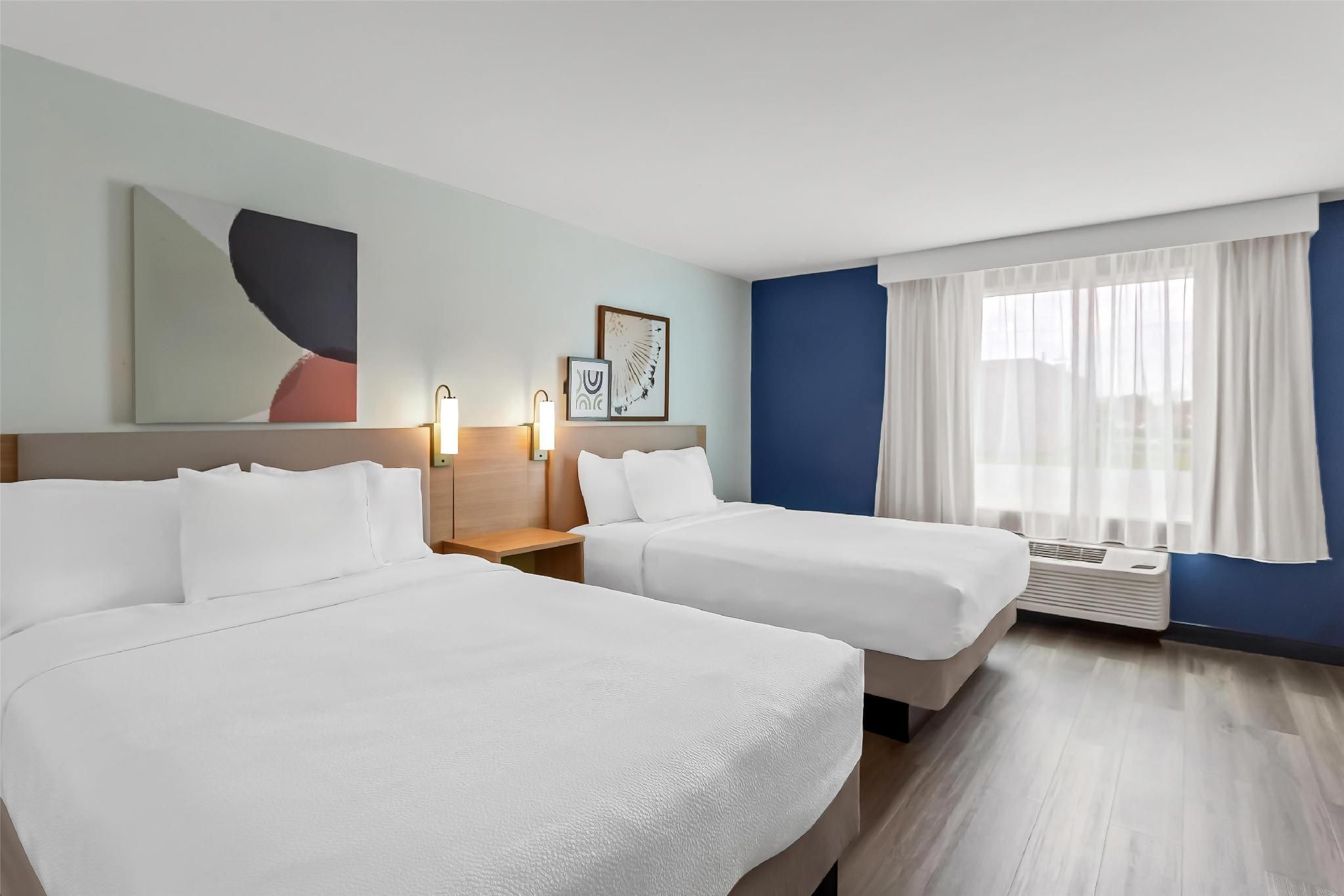 2 QUEEN BEDS WITH SOFABED