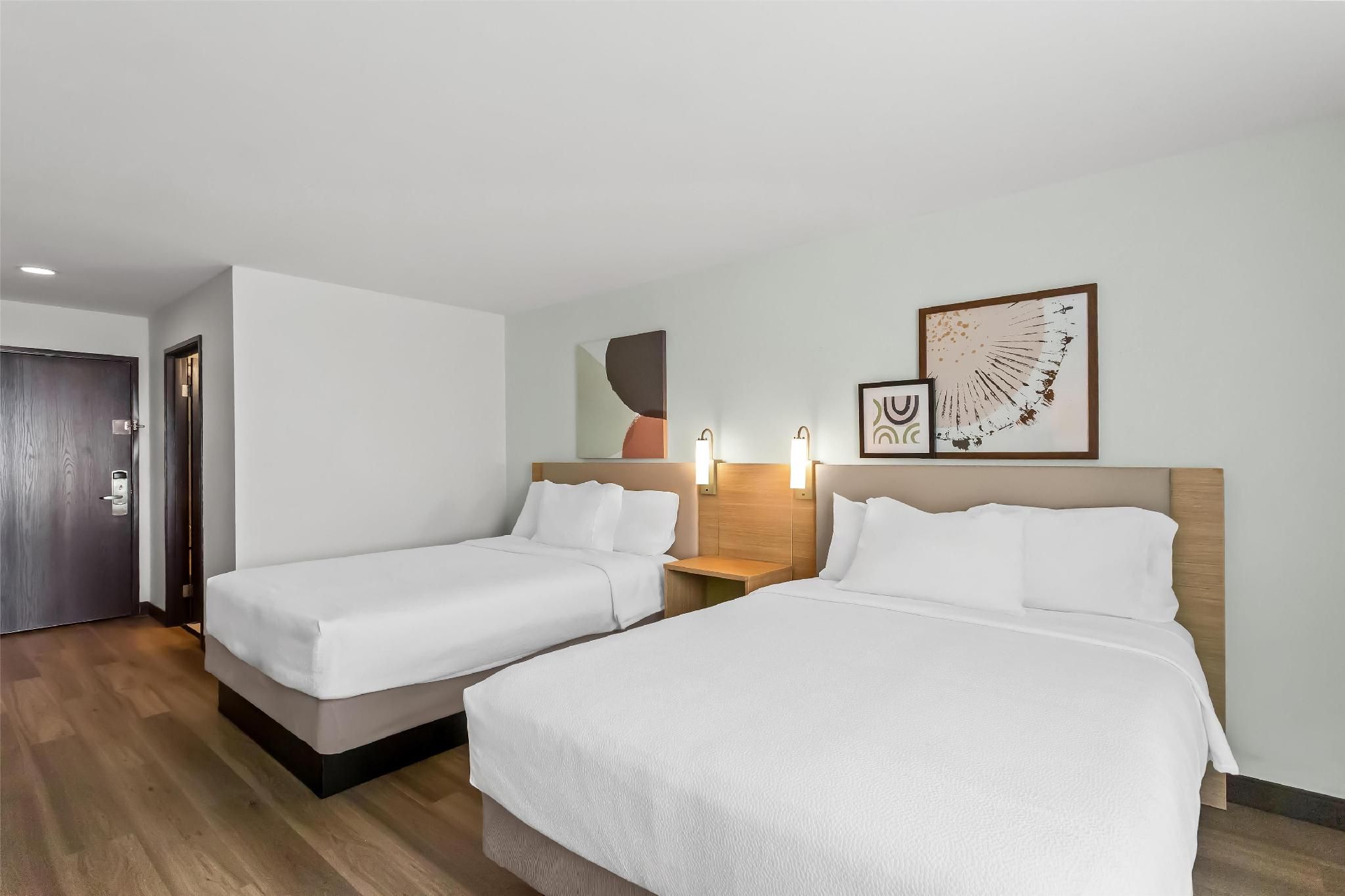 2 QUEEN BEDS WITH SOFABED