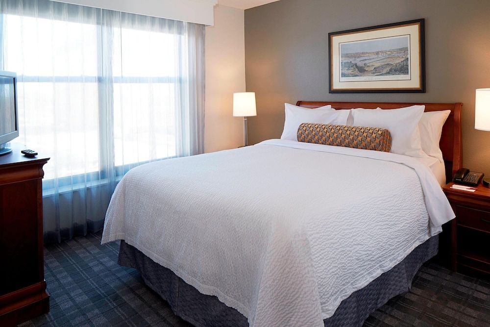 Studio, 1 Queen Bed with Sofa bed (Hearing Accessible)