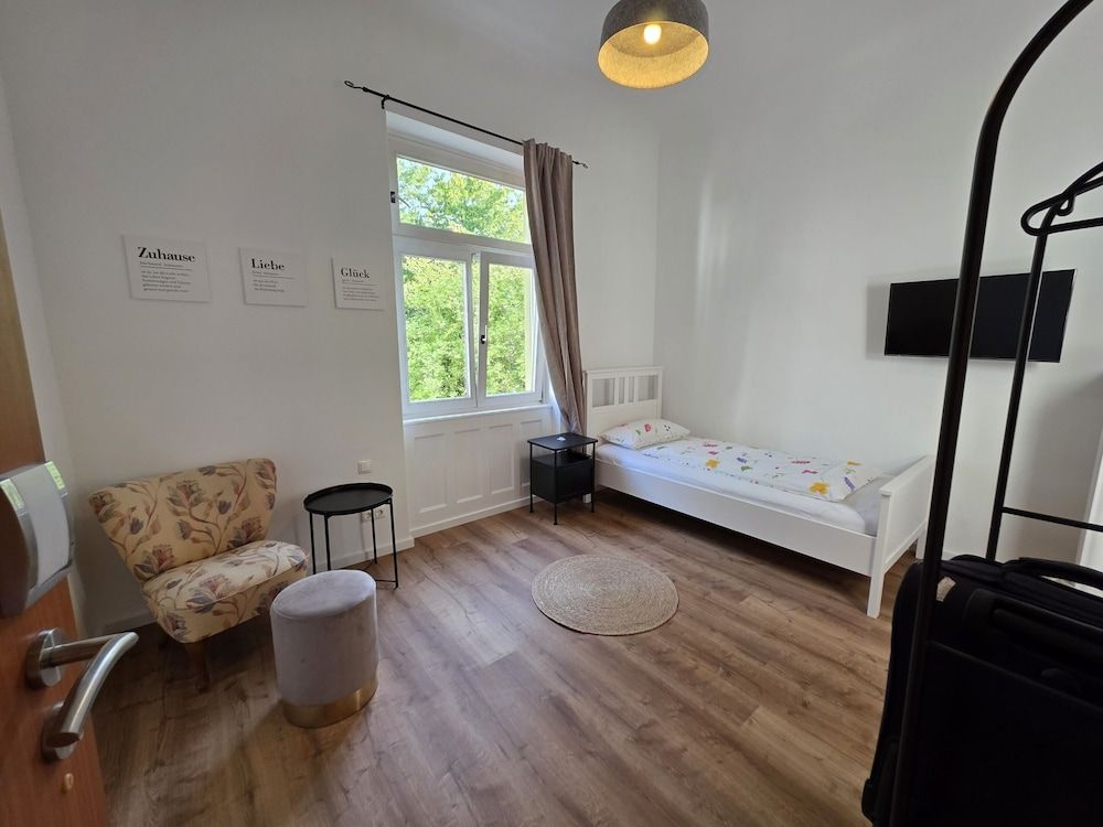 Hotel Arabella Basic Single Room, Private Bathroom 4