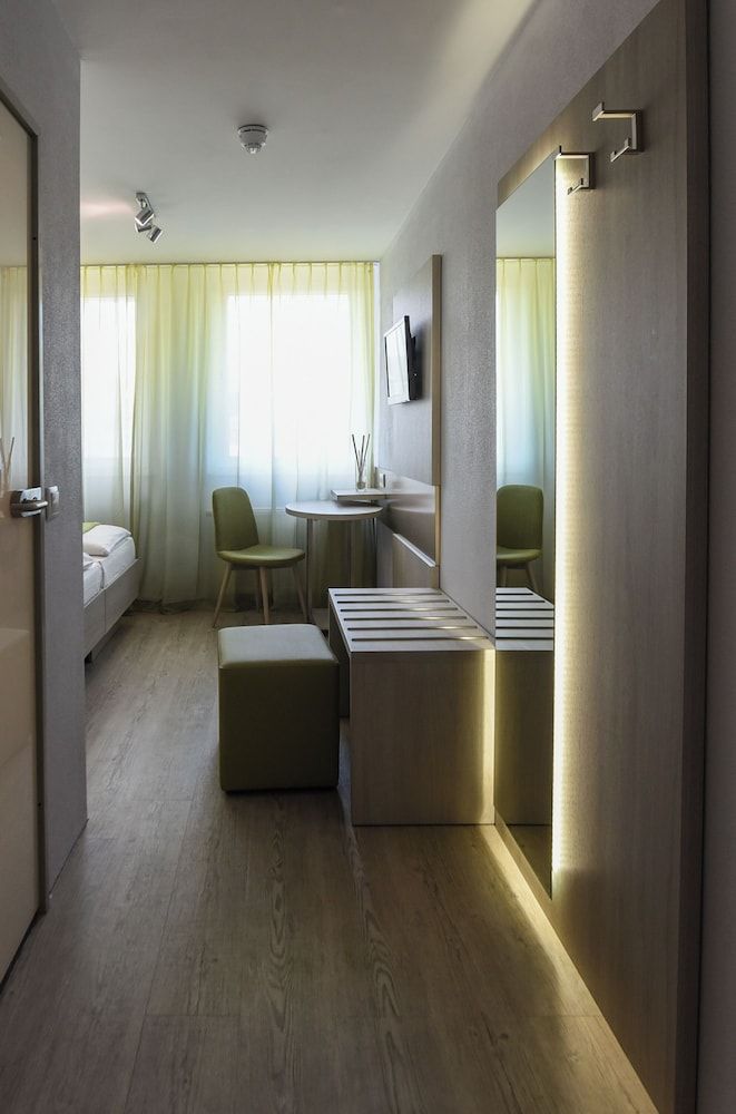 Hotel am Spichernplatz Twin Room 4