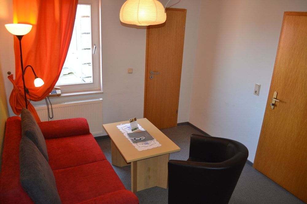 Pension Mahrets Puppenstube Family Room, Courtyard View 8