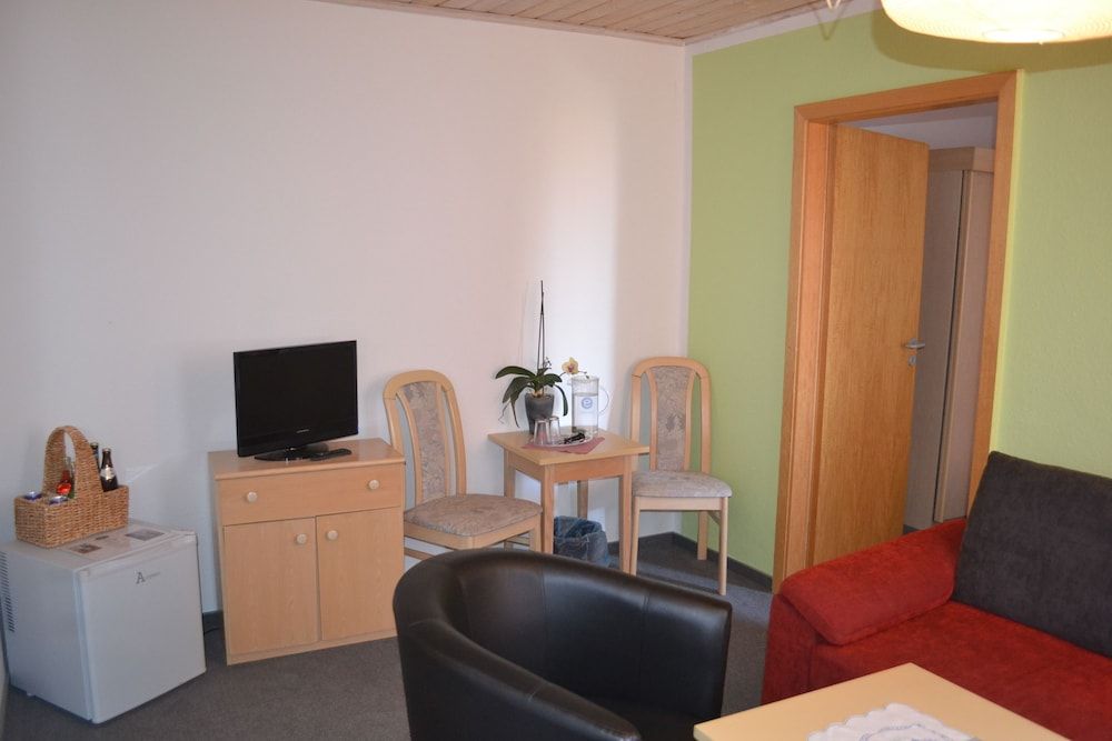 Pension Mahrets Puppenstube Family Room, Courtyard View 7