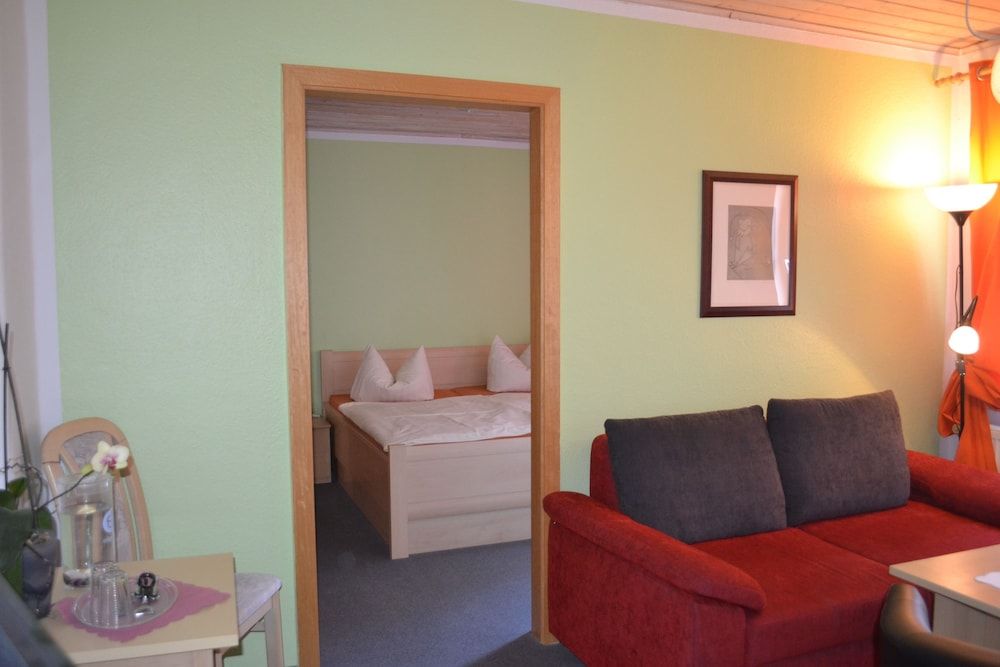 Pension Mahrets Puppenstube Family Room, Courtyard View 6