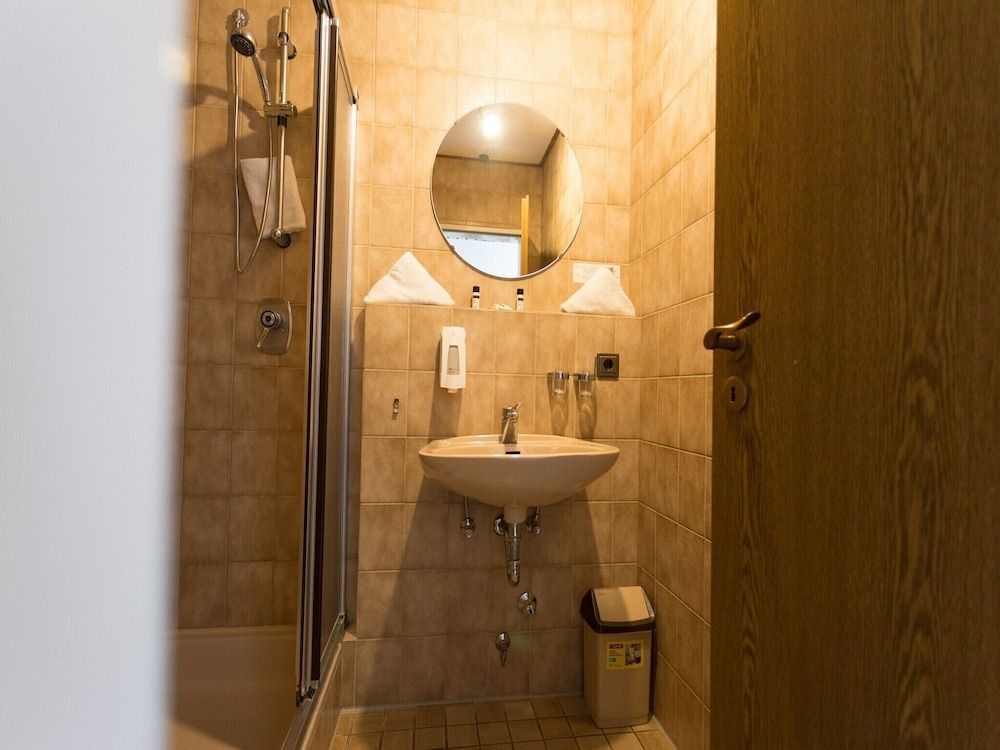 Landhaus Sundern Classic Single Room, Private Bathroom 2