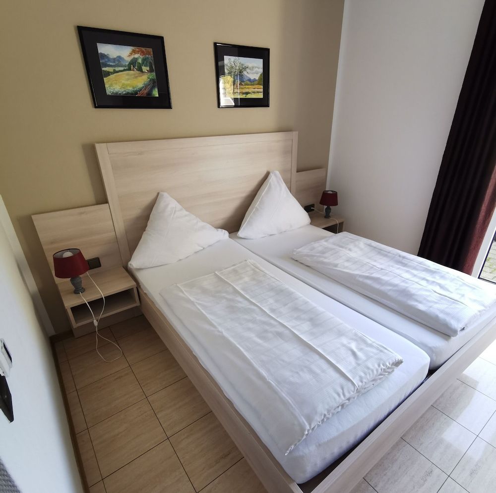 Landhaus Sundern Comfort Triple Room, Private Bathroom 2