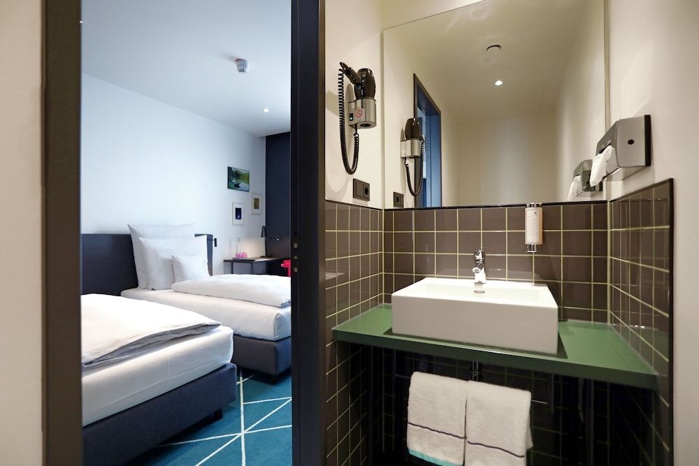 sander Hotel King Room 2