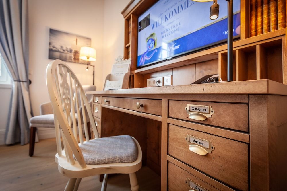 Europa-Park Erlebnis-Resort, Hotel Krønasår Hotel Room A 4