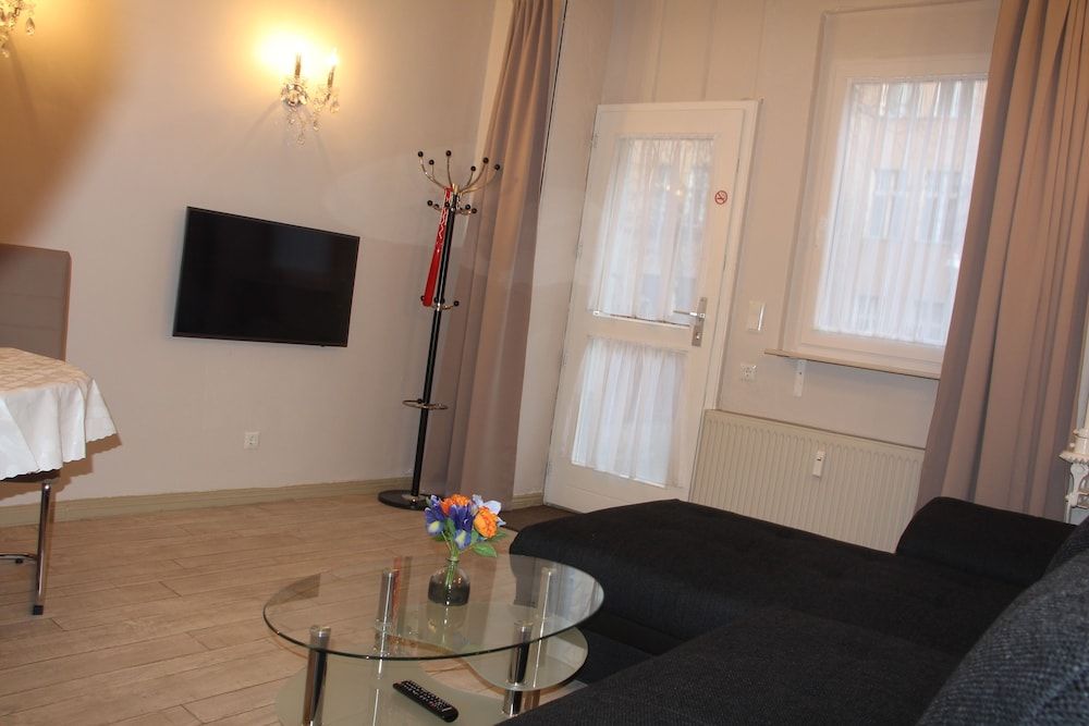 Stars Berlin Apartments Essener Straße City Apartment, 1 Queen Bed with Sofa bed, Patio 12
