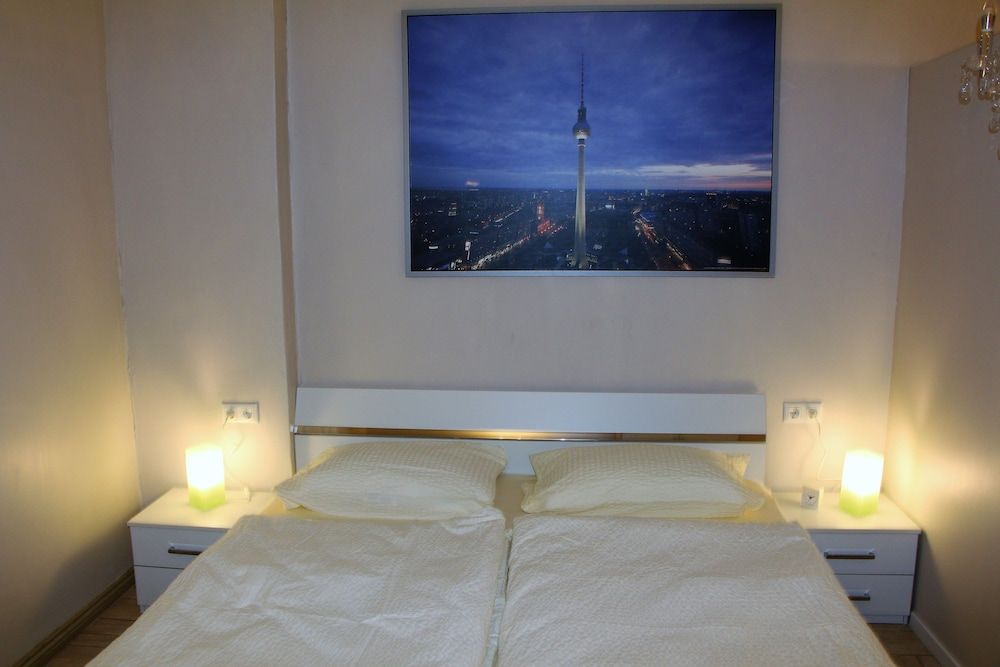 Stars Berlin Apartments Essener Straße City Apartment, 1 Queen Bed with Sofa bed, Patio 10