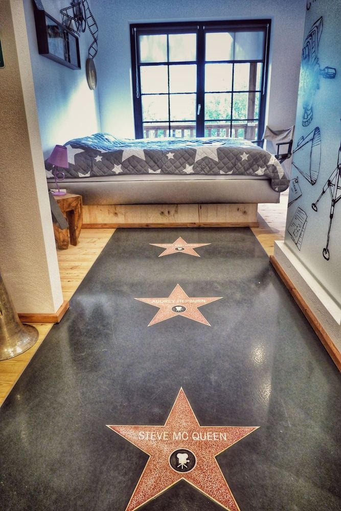 Road Stop Neandertal Design Double Room, Balcony (Smart) 3