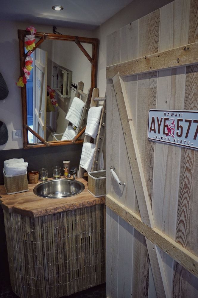 Road Stop Neandertal Design Double Room, Balcony (Smart) 16