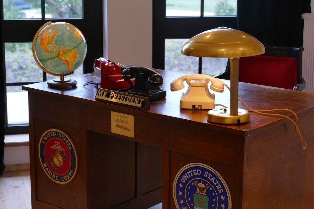 Road Stop Neandertal Design Room, 1 Double Bed, Hot Tub 2