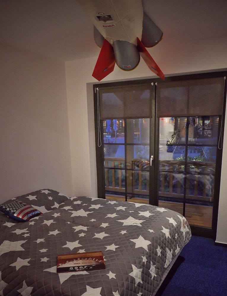 Road Stop Neandertal Design Double Room, Balcony (Smart) 7