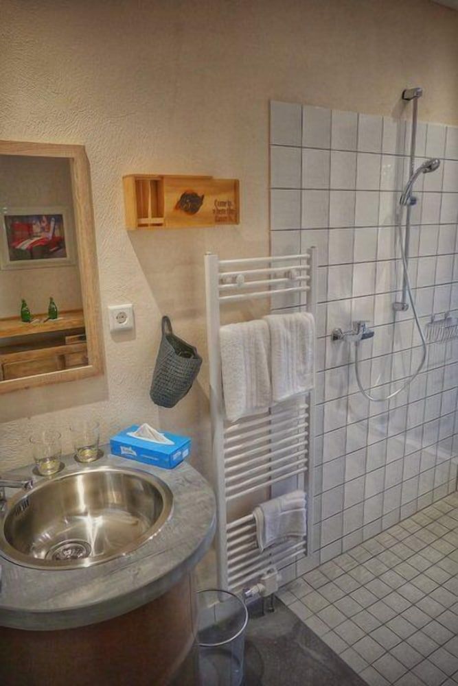 Road Stop Neandertal Design Double Room, Balcony (Smart) 18