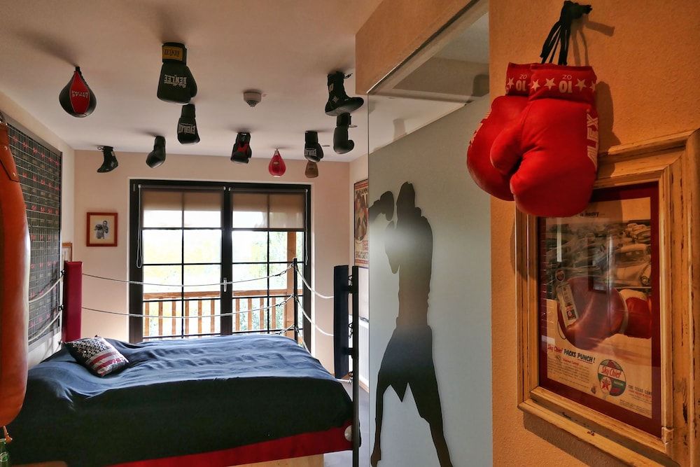 Road Stop Neandertal Design Double Room, Balcony (Smart) 8