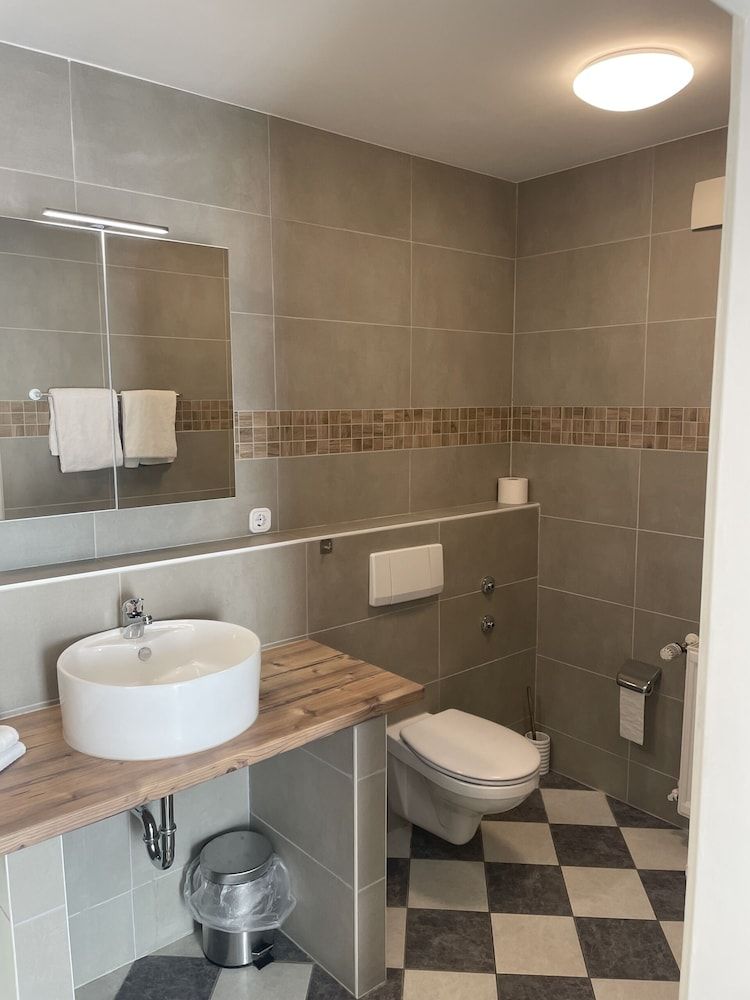 Hotel Bismarckhöhe Standard Triple Room, Private Bathroom 5