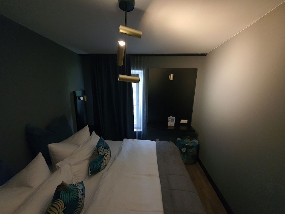 Boutique Hotel Falkenturm Exclusive Apartment, 3 Bedrooms, Balcony, City View 6