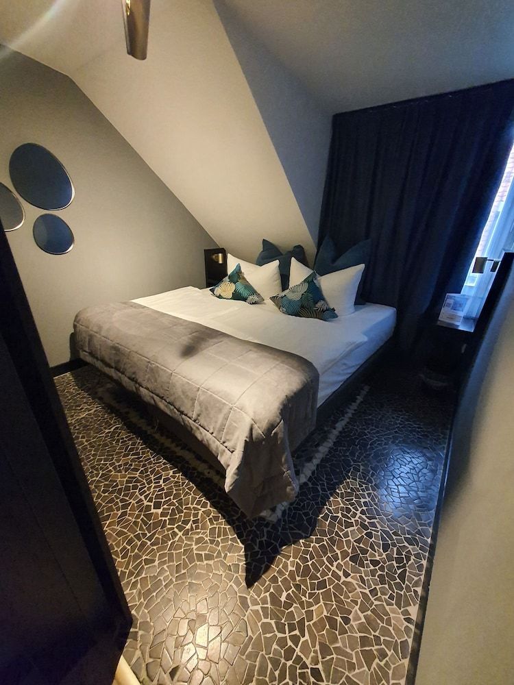 Boutique Hotel Falkenturm Exclusive Apartment, 3 Bedrooms, Balcony, City View 3