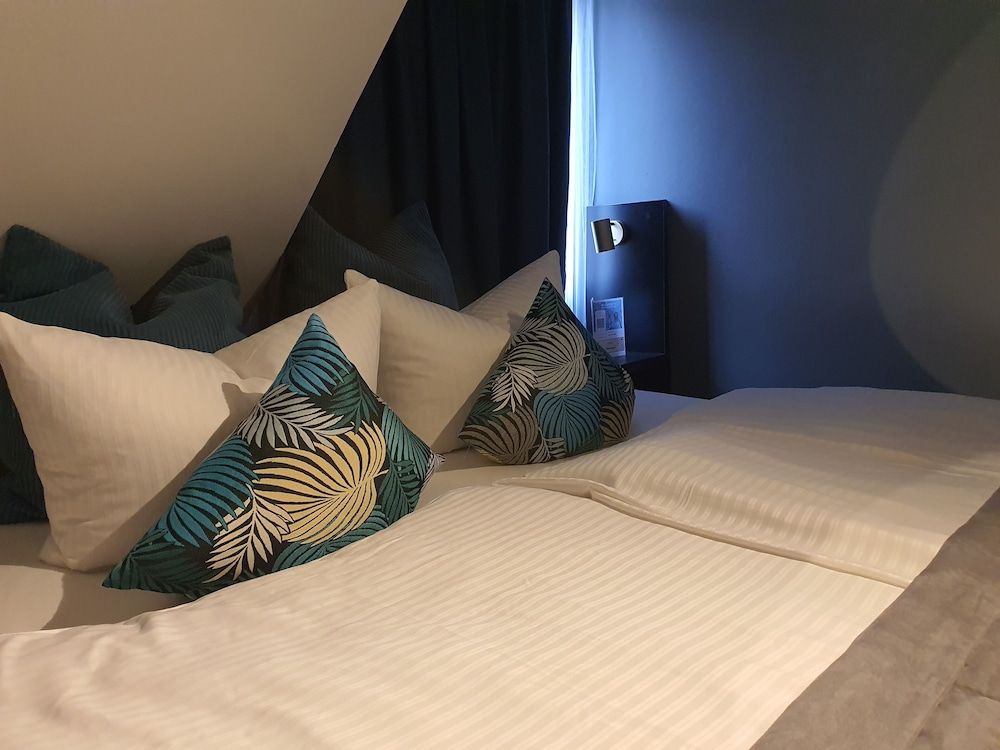 Boutique Hotel Falkenturm Exclusive Apartment, 3 Bedrooms, Balcony, City View 5