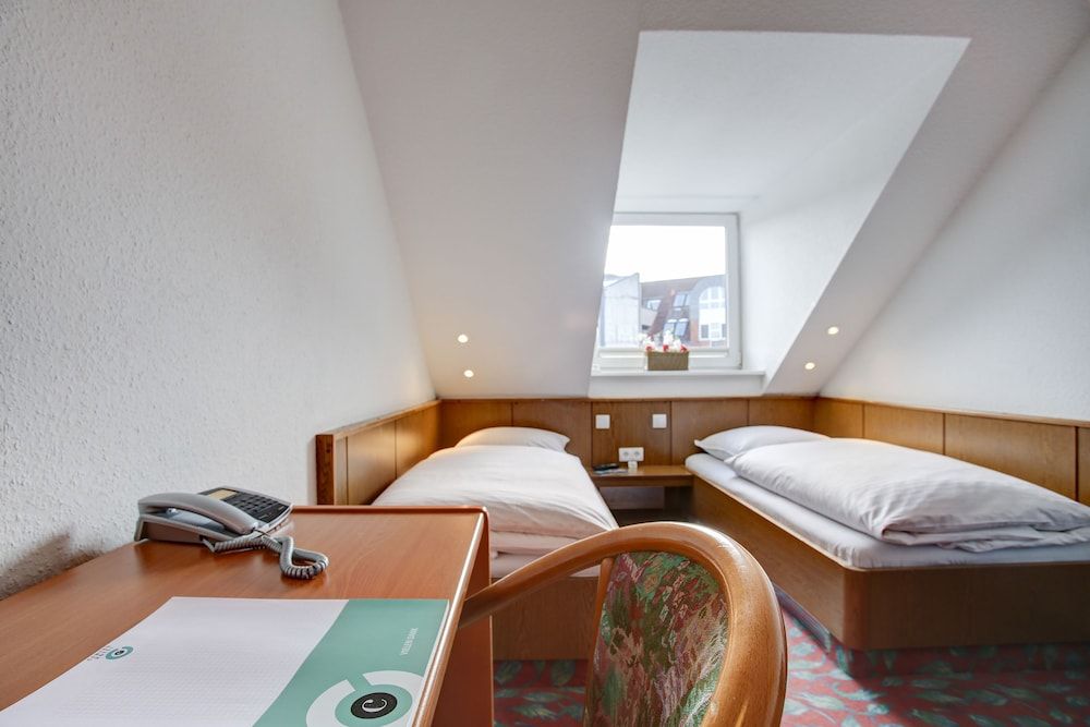 INA Hotel Consul Economy Twin Room 3