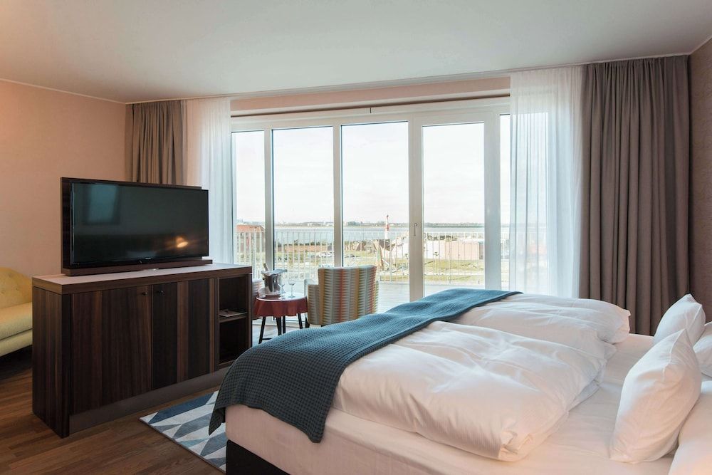 THE LIBERTY Hotel Bremerhaven, BW Signature Collection Suite, 1 Double Bed, Balcony 2