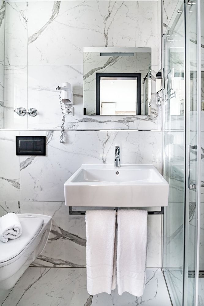 Sleep Inn Düsseldorf Standard Double or Twin Room 11