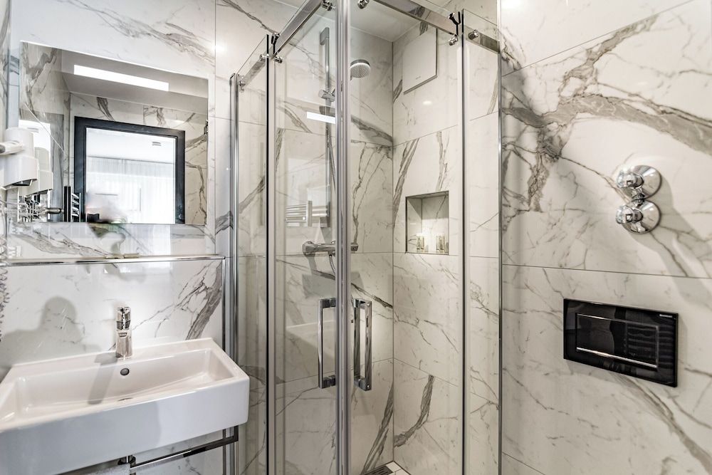 Sleep Inn Düsseldorf Standard Double or Twin Room 12