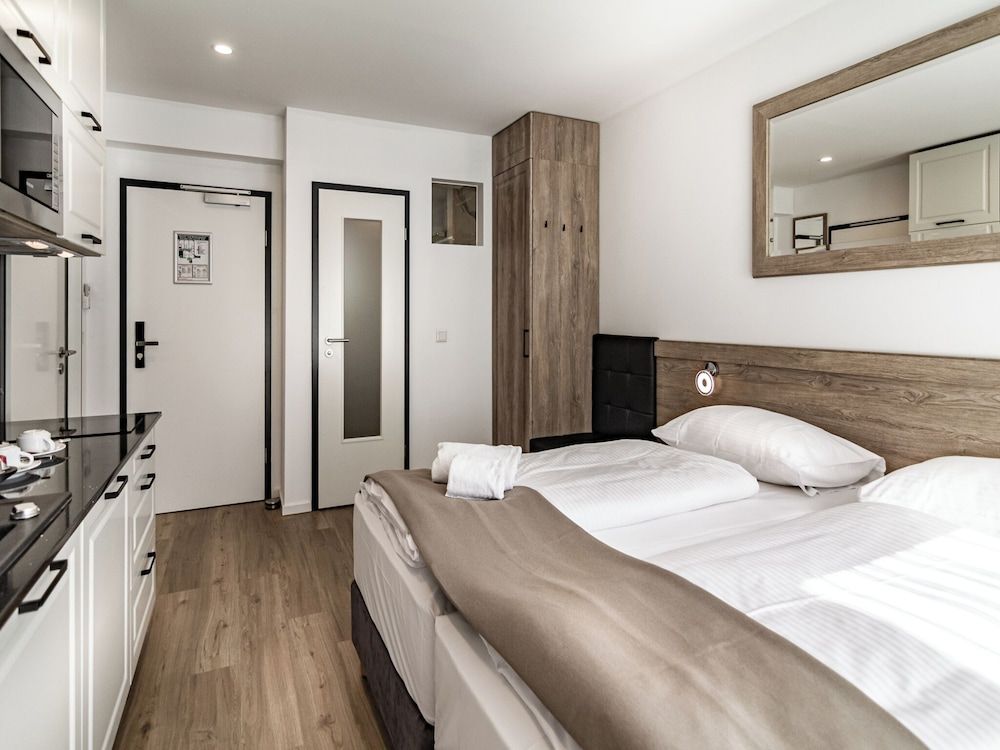 Sleep Inn Düsseldorf Standard Double or Twin Room 6