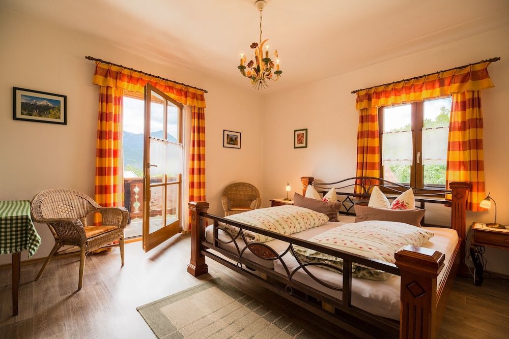 Pension Gasthof Etzerschlössl Traditional Twin Room, Courtyard Area (Room 3) 5