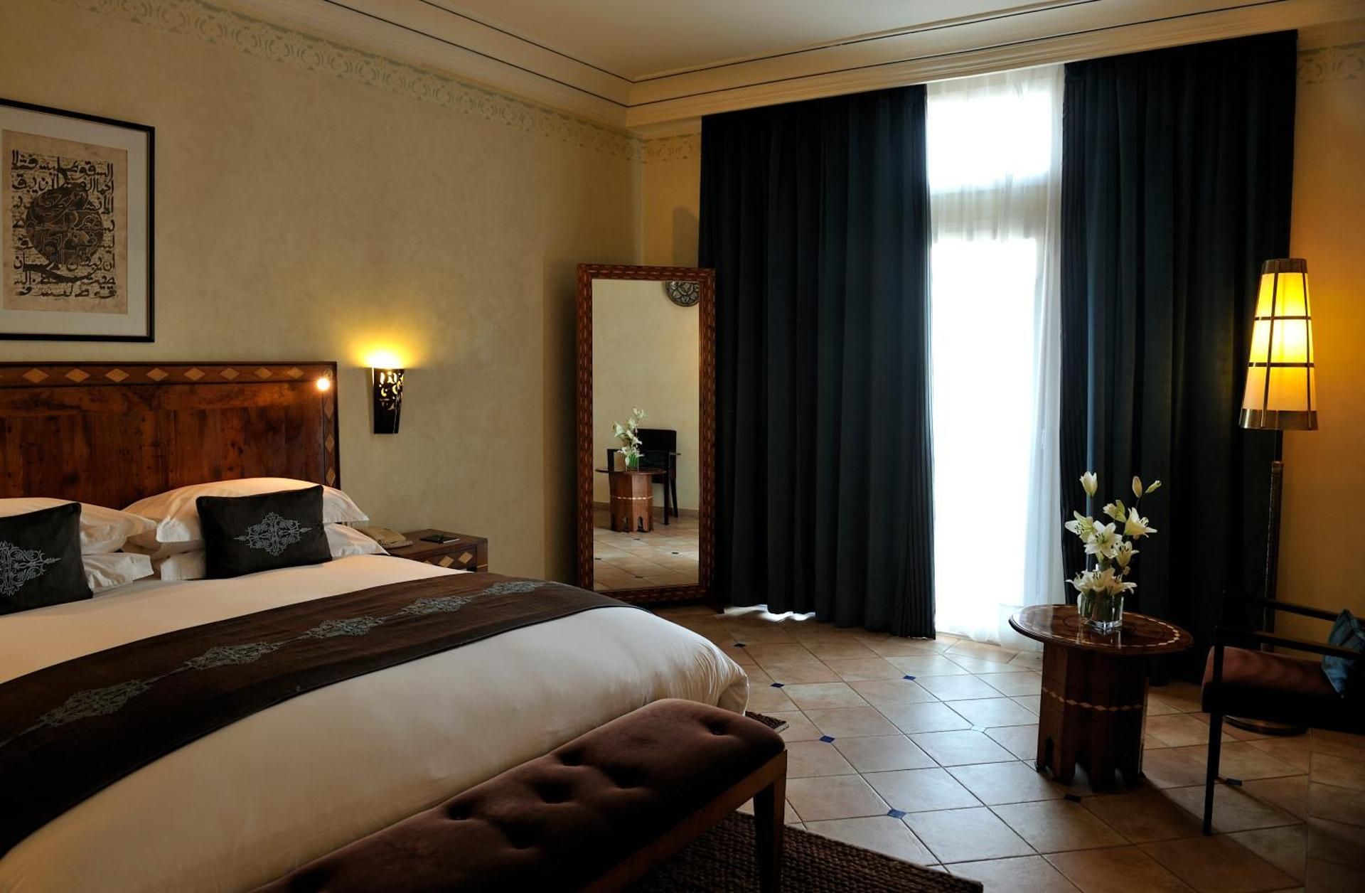 Executive Suite with king-size bed and sea view
