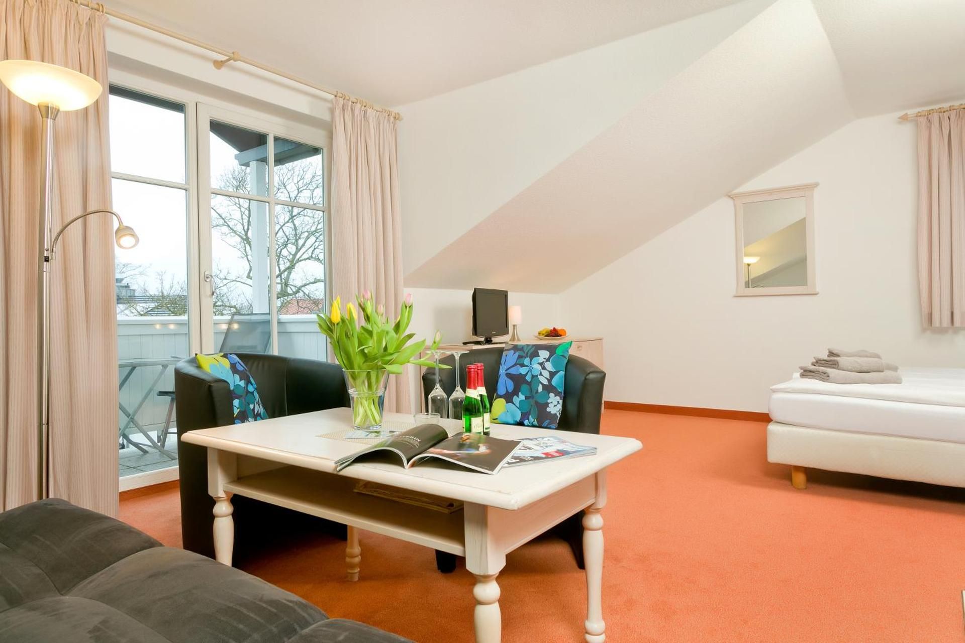 Double Room with Lateral Sea View and Balcony