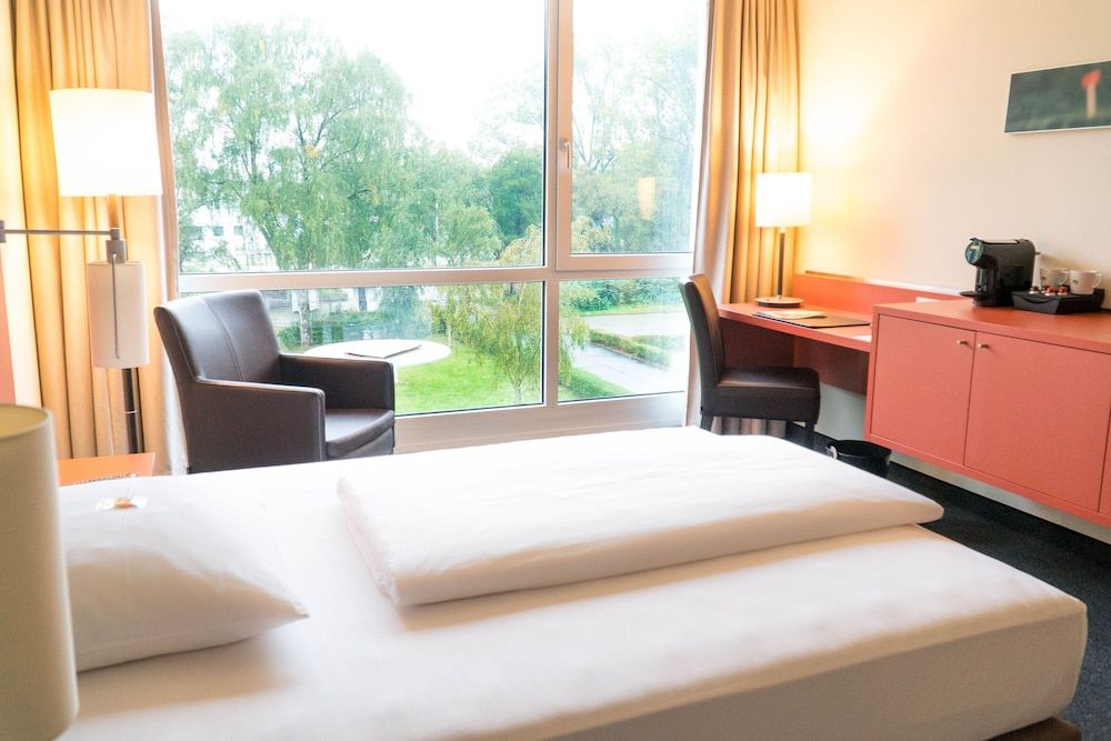 Comfort Single Room, 1 Queen Bed, Accessible