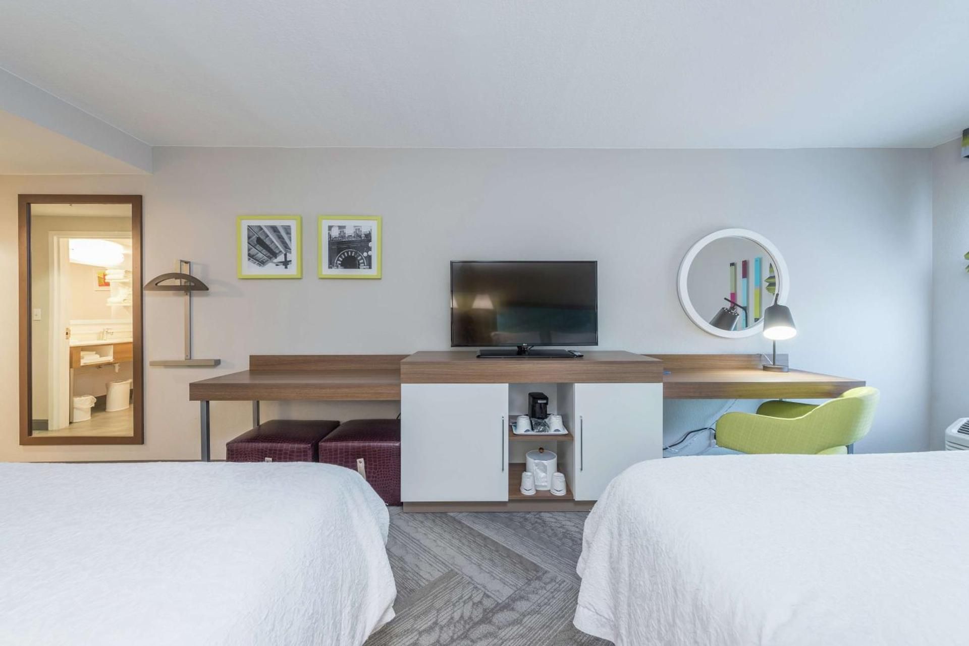 2 QUEEN BEDS SHOWER ONLY NONSMOKING