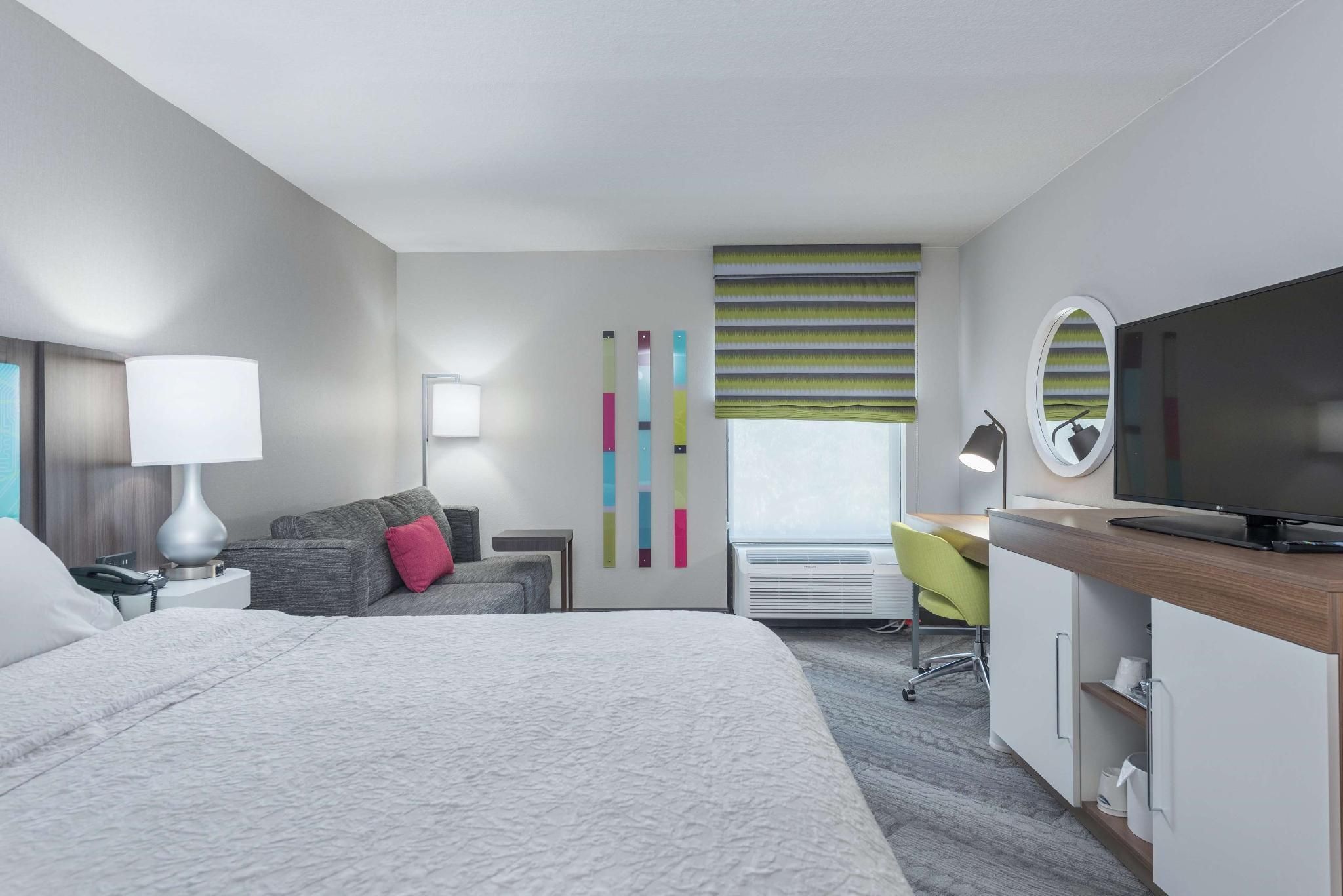 1 King Bed Nonsmoking