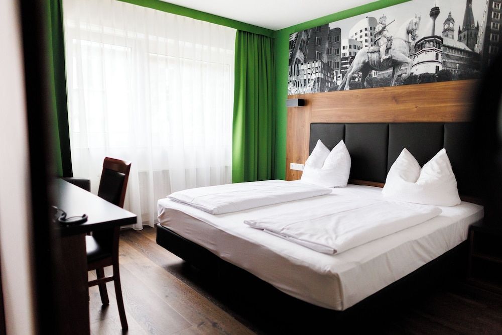 undefined Bellevue Hotel