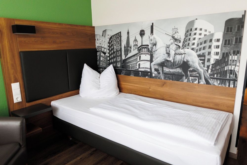 undefined Bellevue Hotel 3