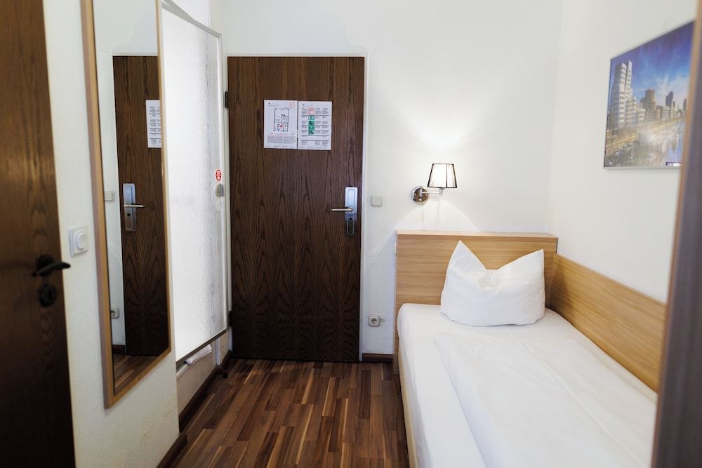 Economy Single Room