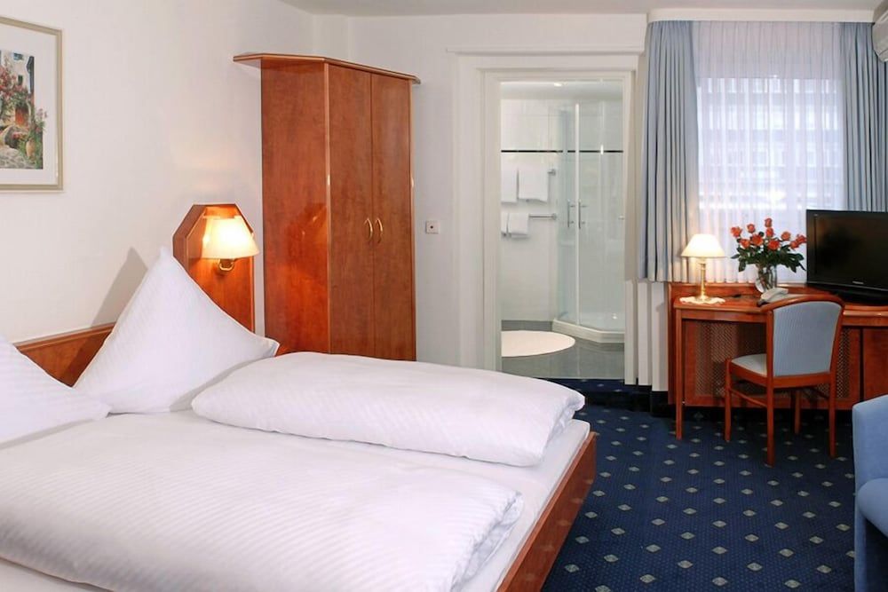 Hotel Württemberger Hof Standard Triple Room