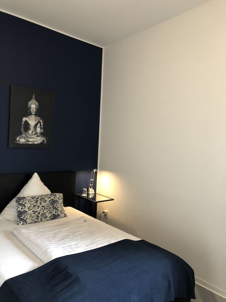 undefined Bensons Hotel 4