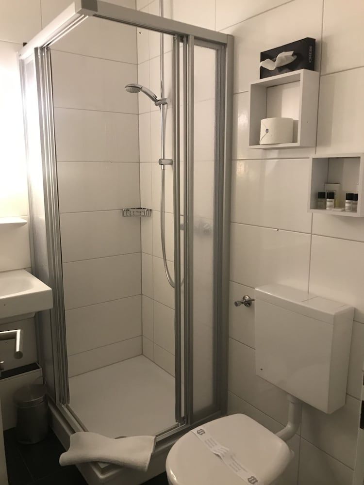 undefined Bensons Hotel 6