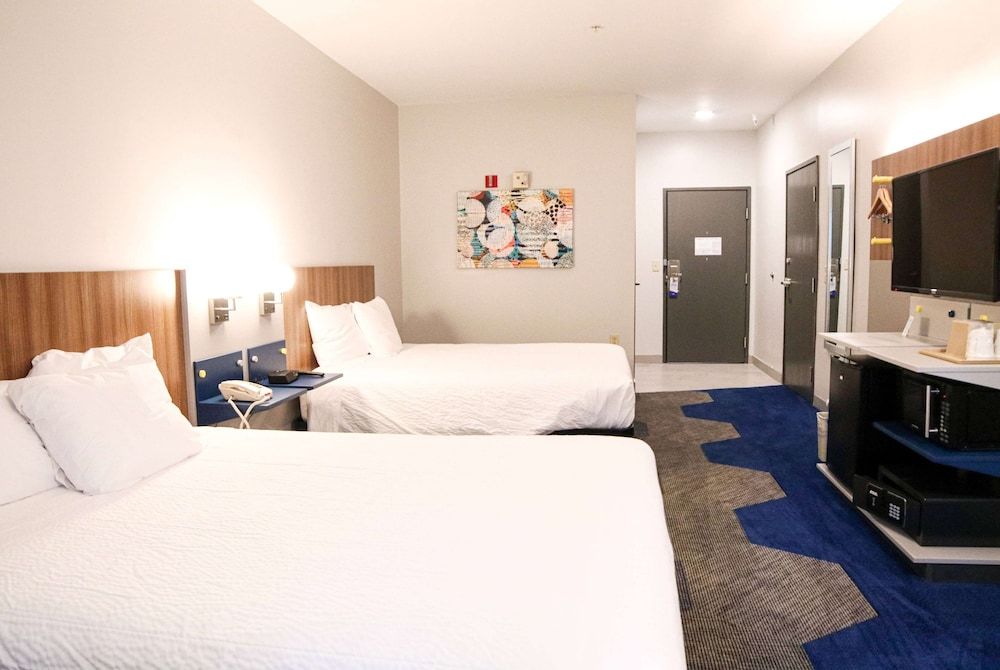 Room, 2 Queen Beds, Accessible, Non Smoking (Mobility, Tub w/Grab Bars)